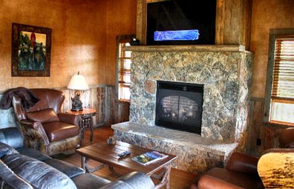 Stunning Logwood Vacation Rental on Belt Creek near Great Falls, Montana - Belt, Montana - glamping.directory