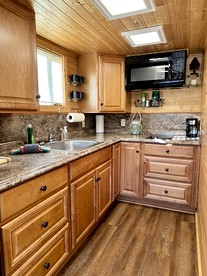 Charming Tiny Home Retreat with Lodge Amenities Near Ocean Beaches, Lincoln County, OR - Lincoln County, Oregon - glamping.directory