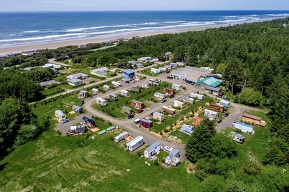 Charming Tiny Home Retreat with Lodge Amenities Near Ocean Beaches, Lincoln County, OR - Lincoln County, Oregon - glamping.directory