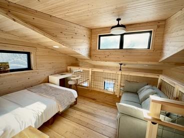 Luxurious Glamping Tree House at Starved Rock, Perfect for a Weekend Escape from Chicago - Ottawa, Illinois - glamping.directory