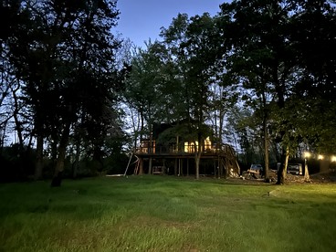 Luxurious Glamping Tree House at Starved Rock, Perfect for a Weekend Escape from Chicago - Ottawa, Illinois - glamping.directory