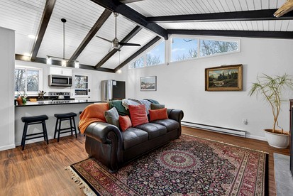 Spacious Mountain Retreat with Hot Tub & Screened Porch Near Wineries and Appalachian Trail | Harpers Ferry, WV - Harpers Ferry, West Virginia - glamping.directory