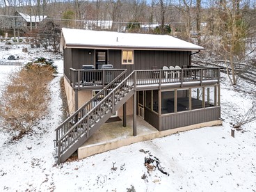 Spacious Mountain Retreat with Hot Tub & Screened Porch Near Wineries and Appalachian Trail | Harpers Ferry, WV - glamping.directory