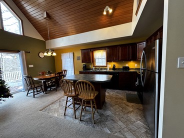 Breathtaking Cabin Nestled Amidst Trees in Webb, New York - Webb, New York - glamping.directory