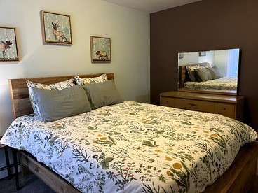 Breathtaking Cabin Nestled Amidst Trees in Webb, New York - Webb, New York - glamping.directory