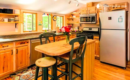 Peaceful Getaway above a Beautiful Yoga Studio near Devil's Den Nature Preserve, Connecticut - Redding, Connecticut - glamping.directory