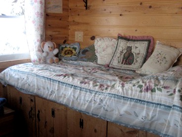 Secluded Cabin Rental near Halibut Cove in Homer, Alaska - Homer, Alaska - glamping.directory
