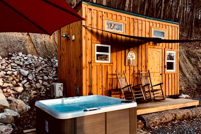 Unique Wooden Tennessee Cabin near Knoxville for Relaxing Great Smoky Vacations - glamping.directory