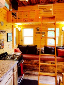 Unique Wooden Tennessee Cabin near Knoxville for Relaxing Great Smoky Vacations - Newport, Tennessee - glamping.directory