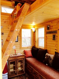 Unique Wooden Tennessee Cabin near Knoxville for Relaxing Great Smoky Vacations - Newport, Tennessee - glamping.directory