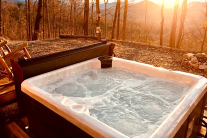 Unique Wooden Tennessee Cabin near Knoxville for Relaxing Great Smoky Vacations - Newport, Tennessee - glamping.directory