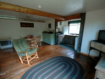 Private Woodland Cabin in the Absaroka Mountains of Montana - Pray, Montana - glamping.directory
