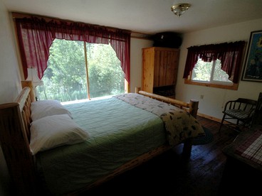Private Woodland Cabin in the Absaroka Mountains of Montana - Pray, Montana - glamping.directory