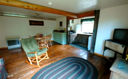 Private Woodland Cabin in the Absaroka Mountains of Montana - Pray, Montana - glamping.directory