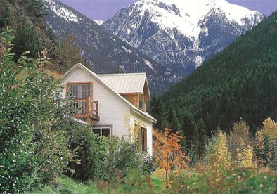 Private Woodland Cabin in the Absaroka Mountains of Montana - glamping.directory
