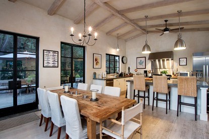 Elegant Kenwood Accommodation with a Pool Ideal for Luxury Sonoma County Getaways - Kenwood, California - glamping.directory