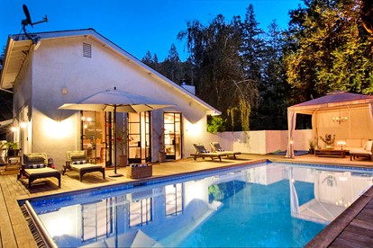 Elegant Kenwood Accommodation with a Pool Ideal for Luxury Sonoma County Getaways - glamping.directory