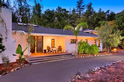 Elegant Kenwood Accommodation with a Pool Ideal for Luxury Sonoma County Getaways - Kenwood, California - glamping.directory