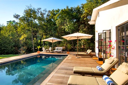Elegant Kenwood Accommodation with a Pool Ideal for Luxury Sonoma County Getaways - Kenwood, California - glamping.directory