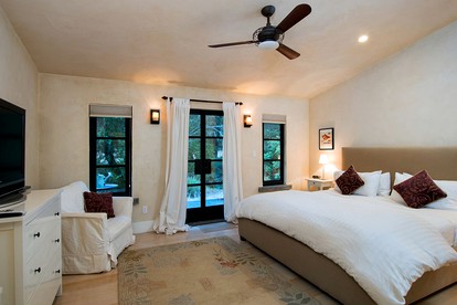 Elegant Kenwood Accommodation with a Pool Ideal for Luxury Sonoma County Getaways - Kenwood, California - glamping.directory