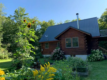 Cozy Cabin near Lake Ontario Ideal for a Family Retreat - glamping.directory