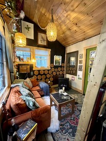 Cozy Treehouse with Sauna in Hardwick, VT - Hardwick, Vermont - glamping.directory