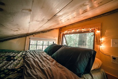 Cozy Treehouse with Sauna in Hardwick, VT - Hardwick, Vermont - glamping.directory
