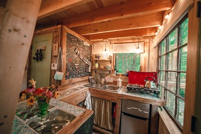 Cozy Treehouse with Sauna in Hardwick, VT - Hardwick, Vermont - glamping.directory
