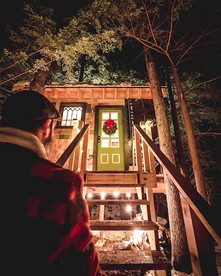 Cozy Treehouse with Sauna in Hardwick, VT - Hardwick, Vermont - glamping.directory