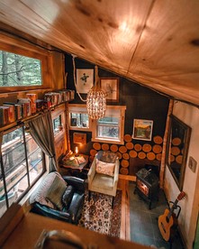 Cozy Treehouse with Sauna in Hardwick, VT - Hardwick, Vermont - glamping.directory