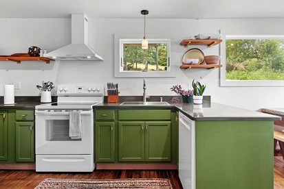 Vintage-Inspired Retreat with Unique Cozy Touches in Bovina, New York - Bovina, New York - glamping.directory