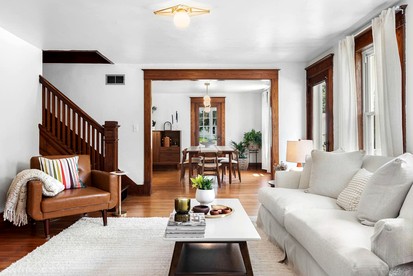 Vintage-Inspired Retreat with Unique Cozy Touches in Bovina, New York - Bovina, New York - glamping.directory