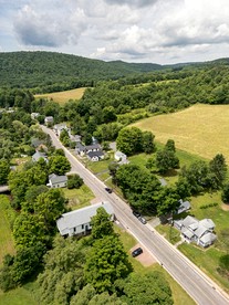 Vintage-Inspired Retreat with Unique Cozy Touches in Bovina, New York - Bovina, New York - glamping.directory