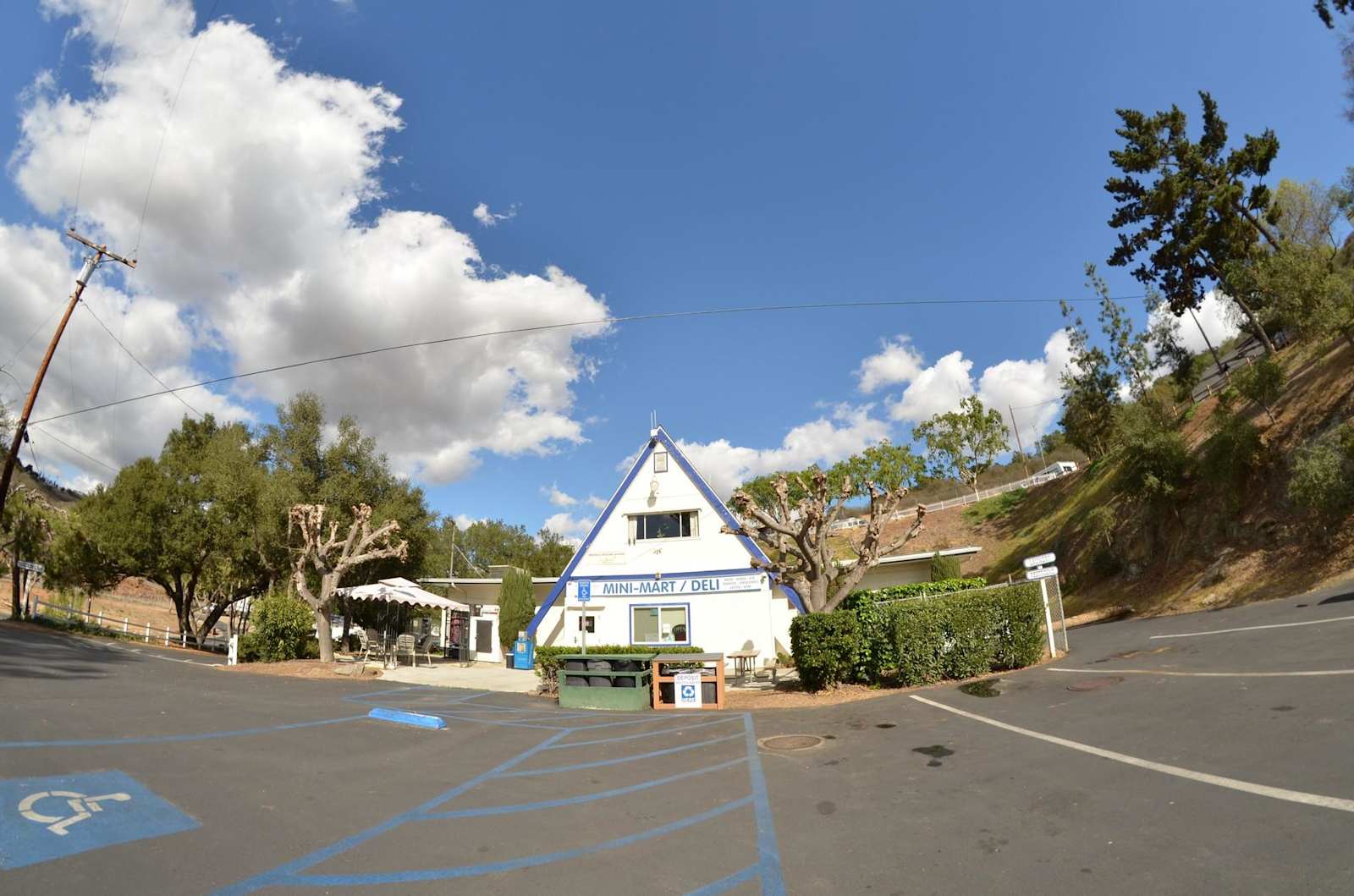 Champagne Lakes RV Resort - Escondido, California - glamping.directory