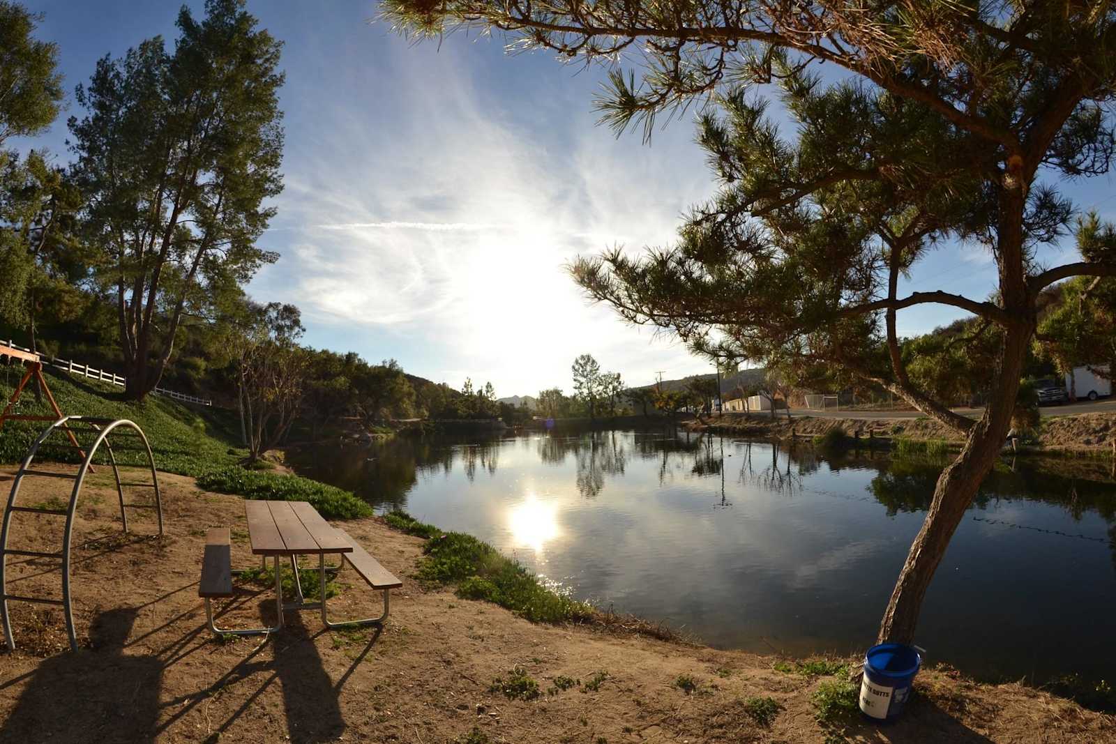 Champagne Lakes RV Resort - glamping.directory