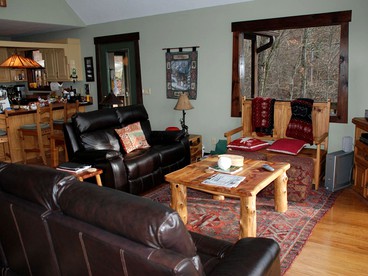 Camping Cabin Rental and Attached Cottage with Jacuzzi in Murphy, North Carolina - Murphy, North Carolina - glamping.directory