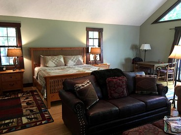 Camping Cabin Rental and Attached Cottage with Jacuzzi in Murphy, North Carolina - Murphy, North Carolina - glamping.directory