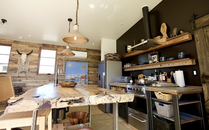 Stunning Design Rental Incredible for a Luxury Escape in Lone Pine, California - Lone Pine, California - glamping.directory