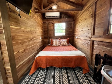 Amazing Vacation Rental in Sabine National Forest on Toledo Bend Lake for a Fantastic Family Escape in Hemphill, Texas - Hemphill, Texas - glamping.directory