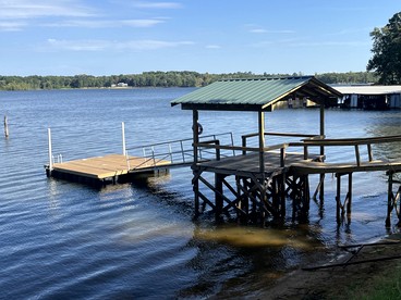 Amazing Vacation Rental in Sabine National Forest on Toledo Bend Lake for a Fantastic Family Escape in Hemphill, Texas - Hemphill, Texas - glamping.directory