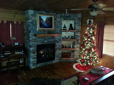 Luxury Log Cabin with Hot Tub in Seven Devils, North Carolina - Seven Devils, North Carolina - glamping.directory