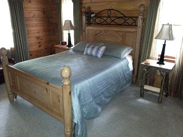 Luxury Log Cabin with Hot Tub in Seven Devils, North Carolina - Seven Devils, North Carolina - glamping.directory