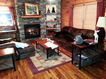 Luxury Log Cabin with Hot Tub in Seven Devils, North Carolina - Seven Devils, North Carolina - glamping.directory