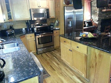 Luxury Log Cabin with Hot Tub in Seven Devils, North Carolina - Seven Devils, North Carolina - glamping.directory