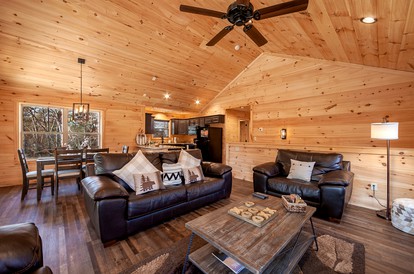 Breathtaking Pet Friendly Cabin with Hot-tub and Pool Table in Sevierville, Tennessee - Sevierville, Tennessee - glamping.directory