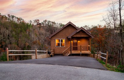 Breathtaking Pet Friendly Cabin with Hot-tub and Pool Table in Sevierville, Tennessee - glamping.directory