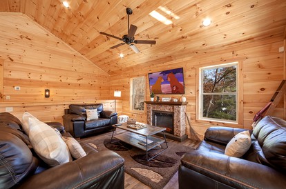 Breathtaking Pet Friendly Cabin with Hot-tub and Pool Table in Sevierville, Tennessee - Sevierville, Tennessee - glamping.directory