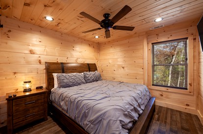 Breathtaking Pet Friendly Cabin with Hot-tub and Pool Table in Sevierville, Tennessee - Sevierville, Tennessee - glamping.directory