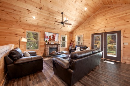 Breathtaking Pet Friendly Cabin with Hot-tub and Pool Table in Sevierville, Tennessee - Sevierville, Tennessee - glamping.directory