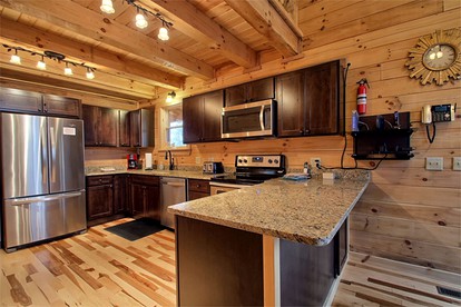 Charming Vacation Cabin Secluded in the Woodlands near Old Man's Cave, Ohio - Logan, Ohio - glamping.directory